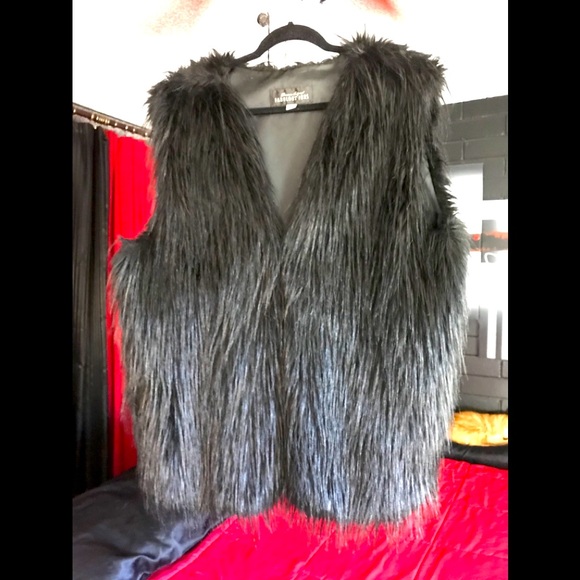 Donna Salyers Fabulous Furs Jackets & Blazers - 🖤”NWOT”🖤 BLACK FAUX FUR VEST . . .